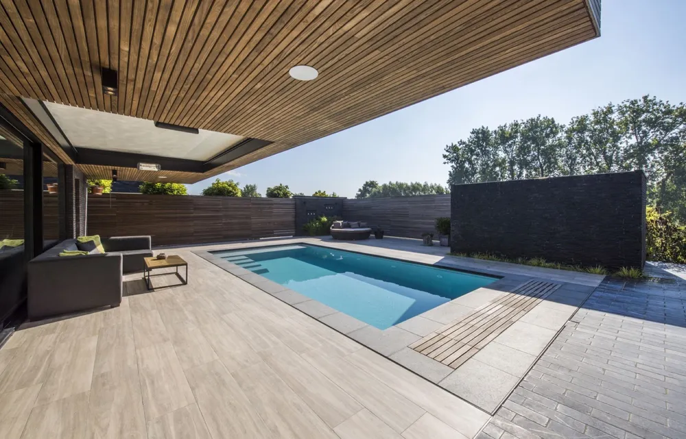 Fertiggestellter PoolFab-Pool im Sommer, Bild 2